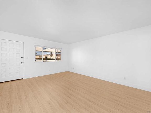 5th image of 1030 Robinson Ave Unit 205