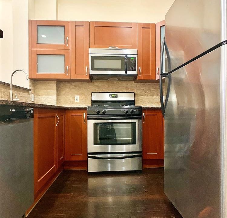 1st image of 38 W 83rd St APT 2R