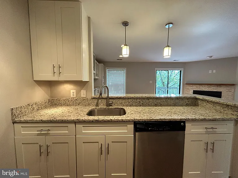 2107 N Rolfe St #D — Photo 8