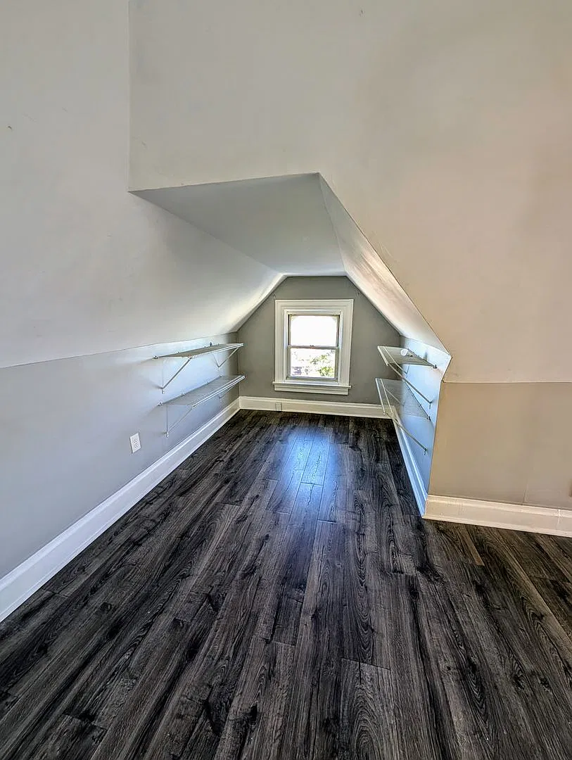 520 Brownsville Rd — Photo 4