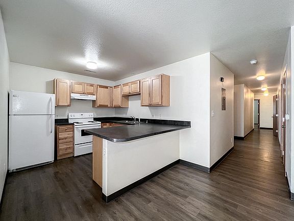 3rd image of 211 S Kellogg Ave Unit 4