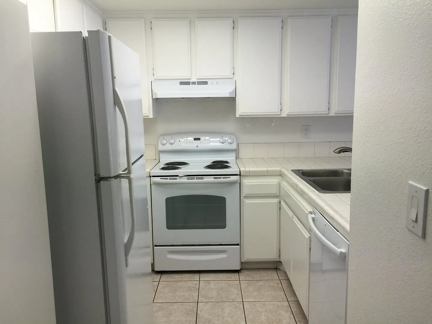 Charming La Mesa townhome with natural light — Photo 3