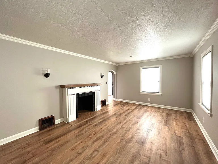223 Linwood Ave NW — Photo 16
