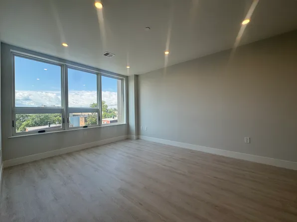 24 Brooks Street image 11 of 13