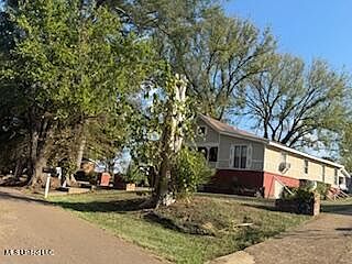 2nd image of 205 Parker St