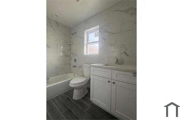 Building Photo - 2206 Cornaga Ave #1
