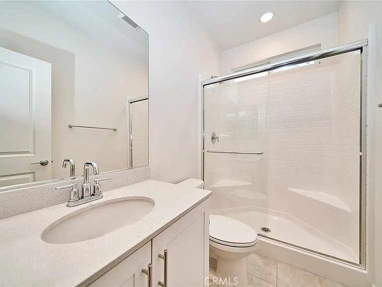 2622 E Embry Ln — Photo 32