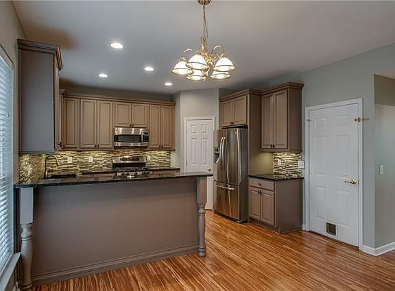 3rd image of 709 Braemere Dr
