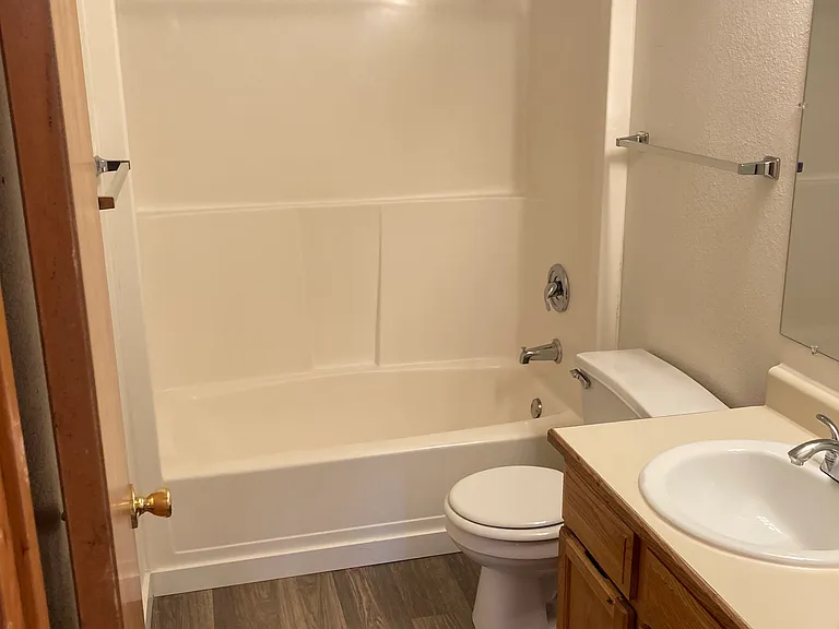 Waverly Apartments — Photo 6