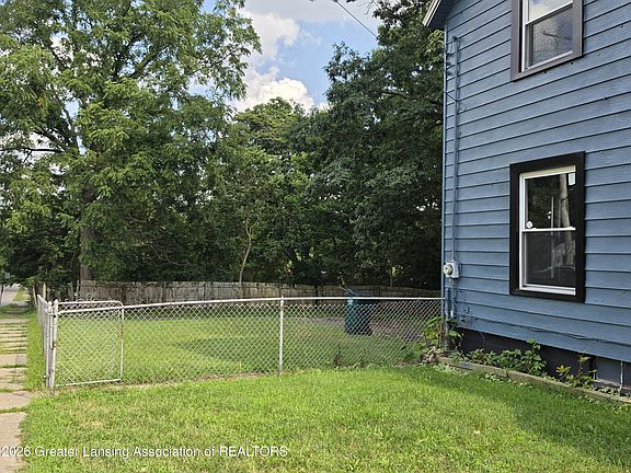 3rd image of 1201 Lathrop St