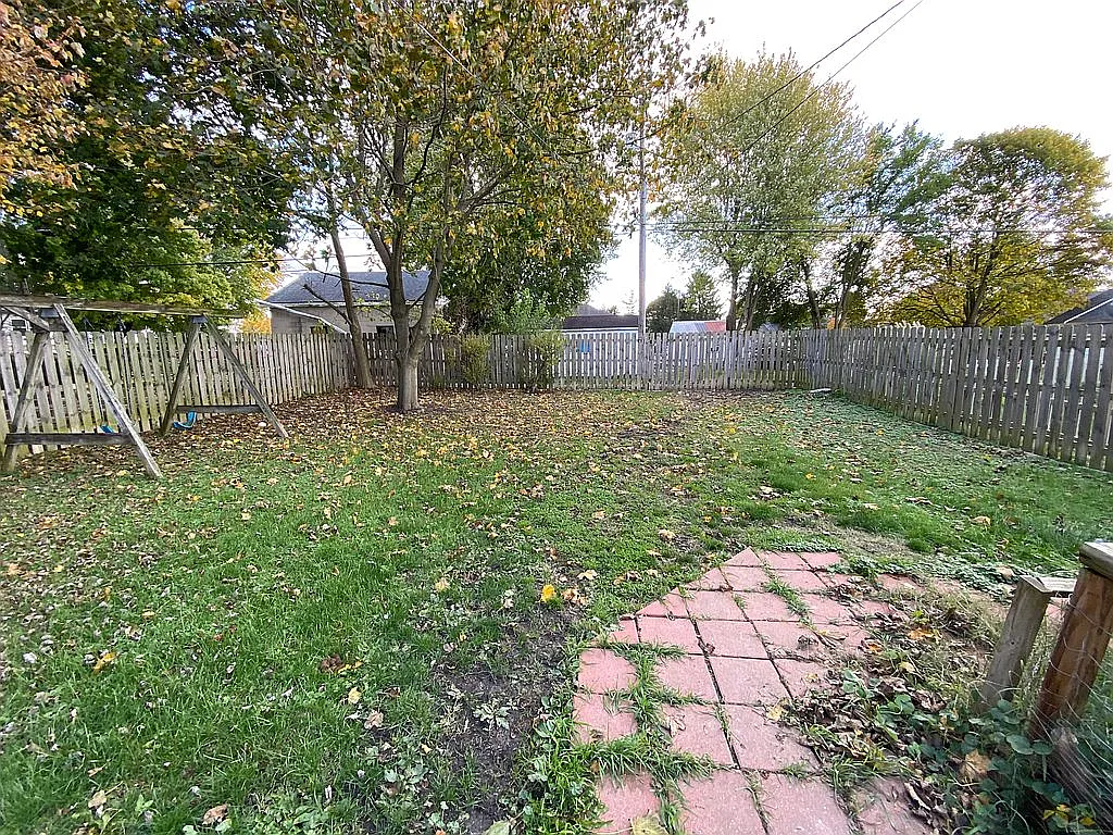 15 W Columbus Rd photo 1