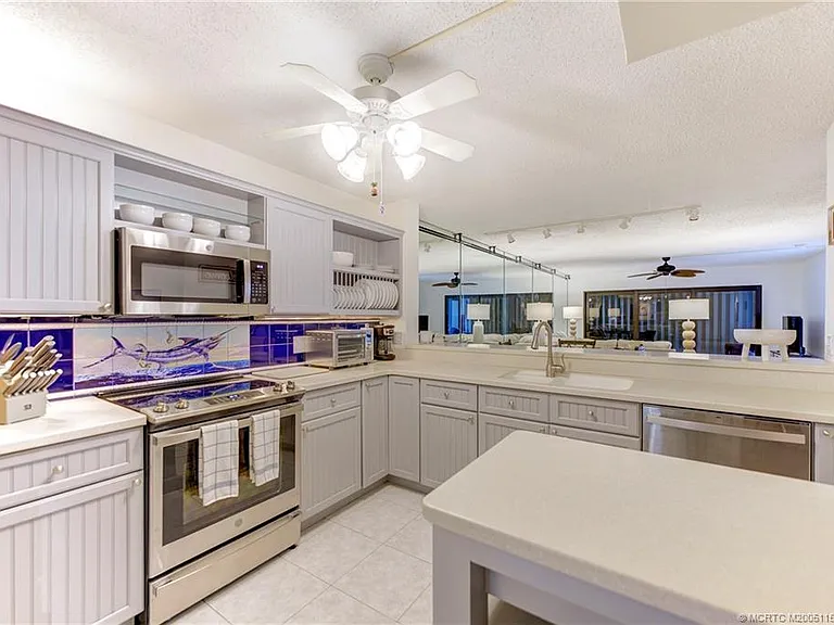 2571 NE Ocean Blvd #104 — Photo 6