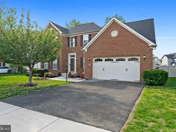 10754 Constitution Dr, Waldorf, MD 20603