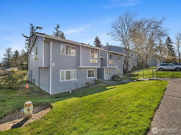 2nd image of 4118 212th Street SW #202C