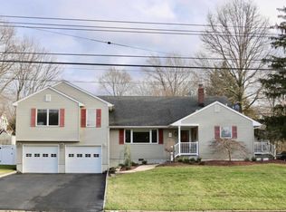 4 Mayfair Rd, Holmdel, NJ 07733
