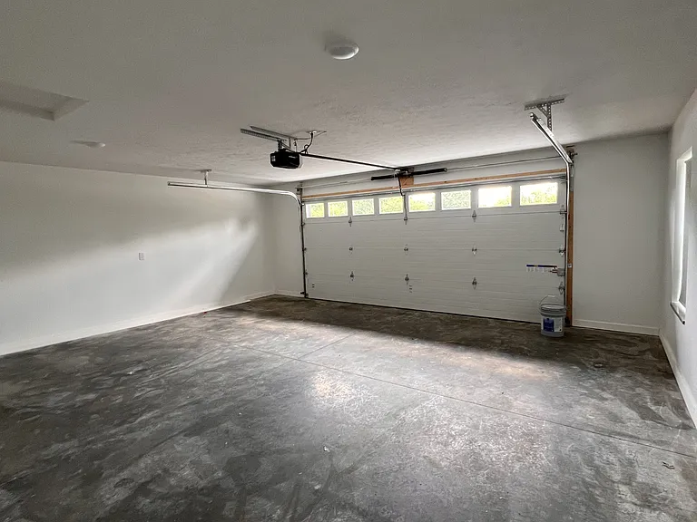 209 S Millersburg St — Photo 49