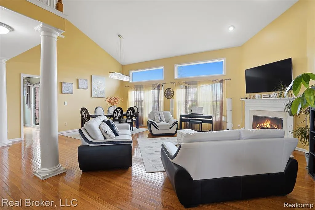 4 bed, 2.5 bath, 2829 sqft, $4,000 — Photo 4