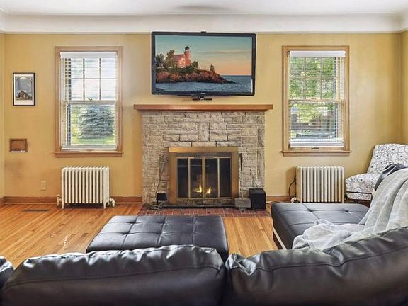 5th image of 5432 Shoreview Ave