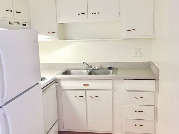 2nd image of 1059 E 600 S APT 31