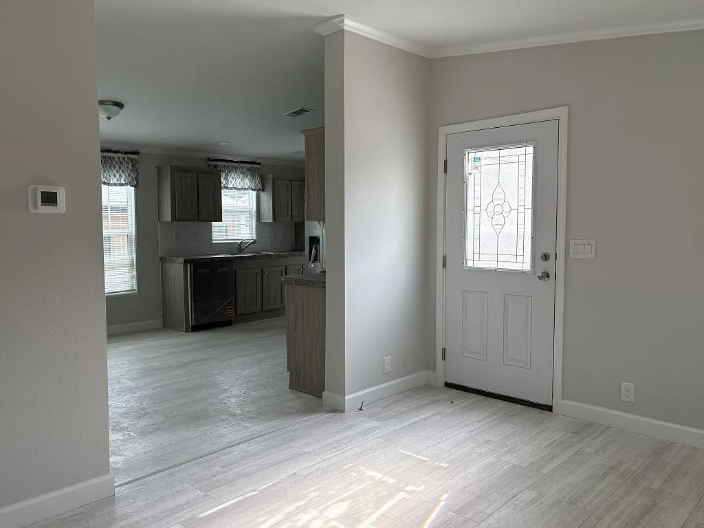3 bed, 2.0 bath, 1042 sqft, $1,599 — Photo 4