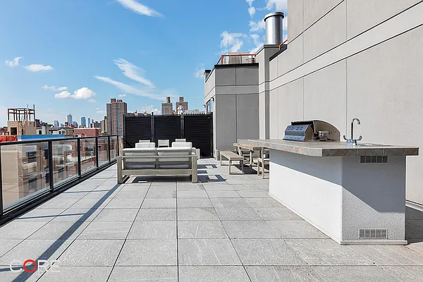 Rented by CORE | media 7