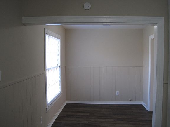 Dining area off kitchen