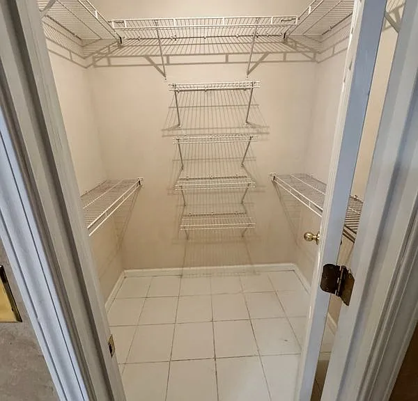 2025 Baramore Oaks Dr — Photo 16