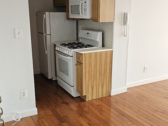 2nd image of 16-70 Bell Blvd #11-311