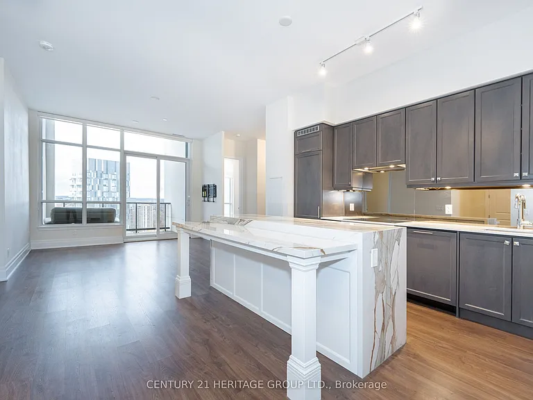 9075 Jane St #Penthouse 02 — Photo 13