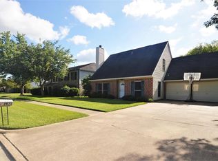 15207 McConn St, Webster, TX 77598