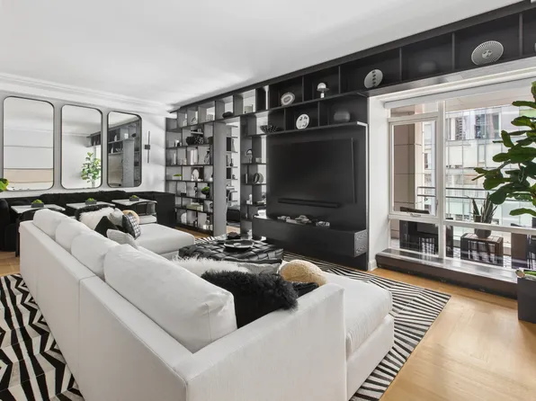 1289 Lexington Avenue image 1 of 17