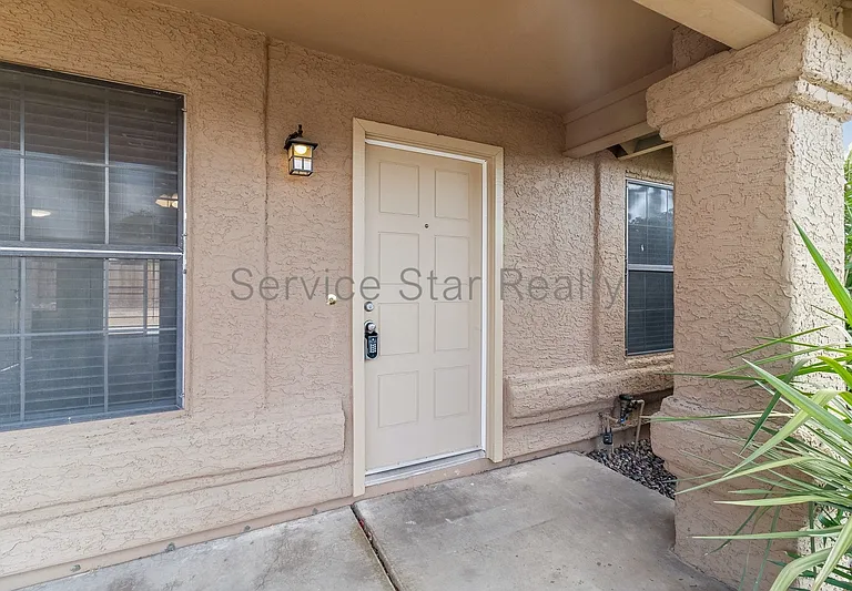 6418 W Laredo St — Photo 3
