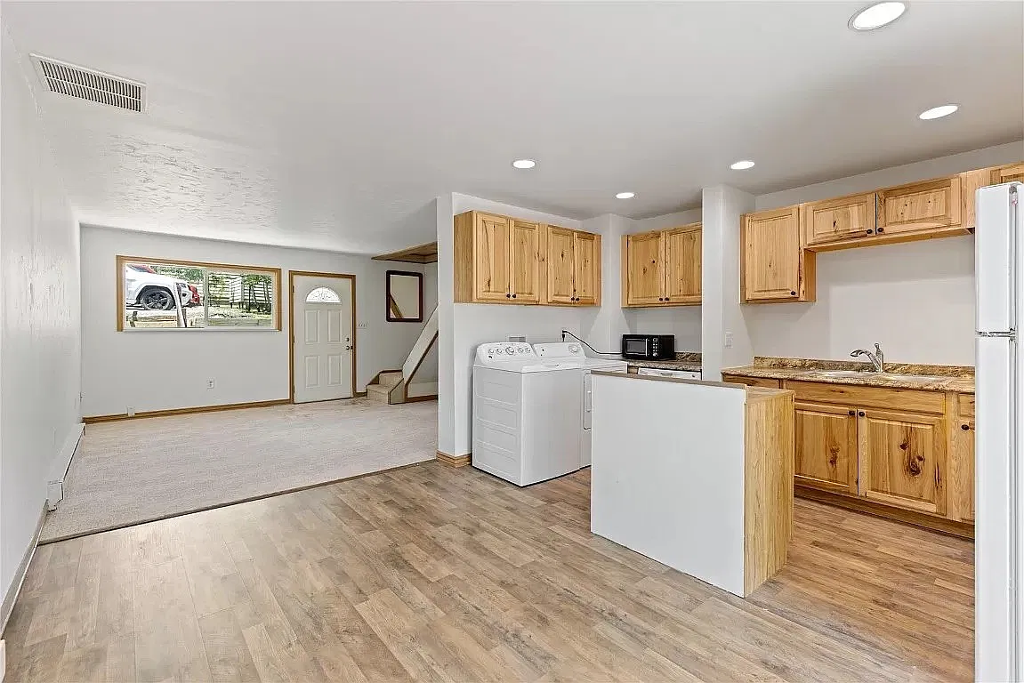 2 bed, $2,550 — Photo 3