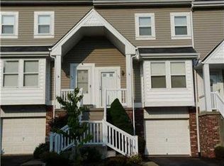 190 Old Village Ln, Bethel Park, PA 15102