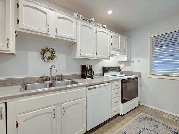 4th image of 2323 E Winding Brook Ct