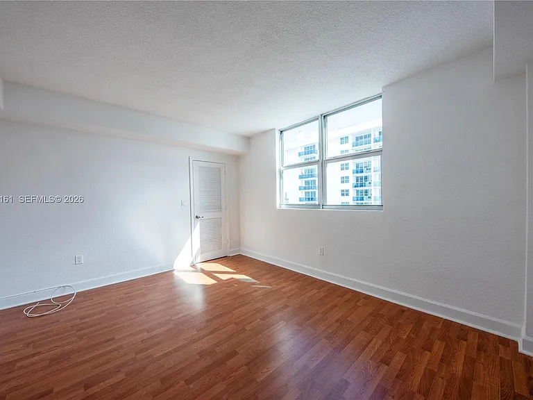 7501 E Treasure Dr #6A — Photo 11