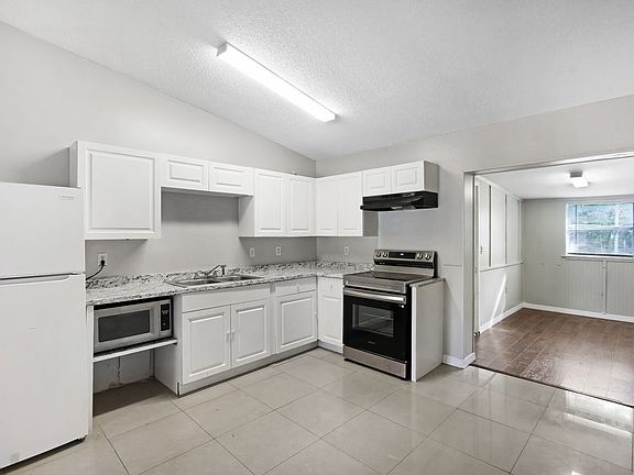 5th image of 3802 Shady Grove Cir