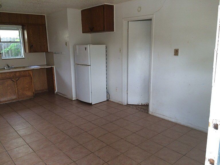 1st image of 1404 N 18th St APT 1