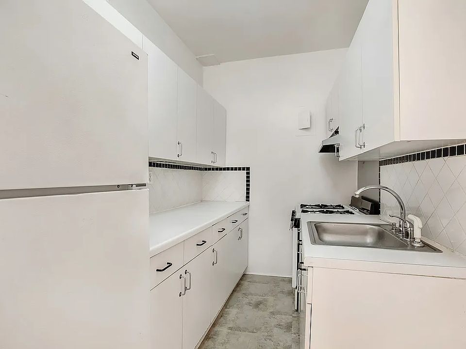 2nd image of 882 Amsterdam Ave #2A