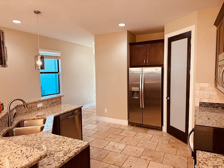 Modern kitchen & Pantry