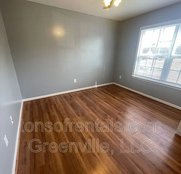 305 Scott St — Photo 7
