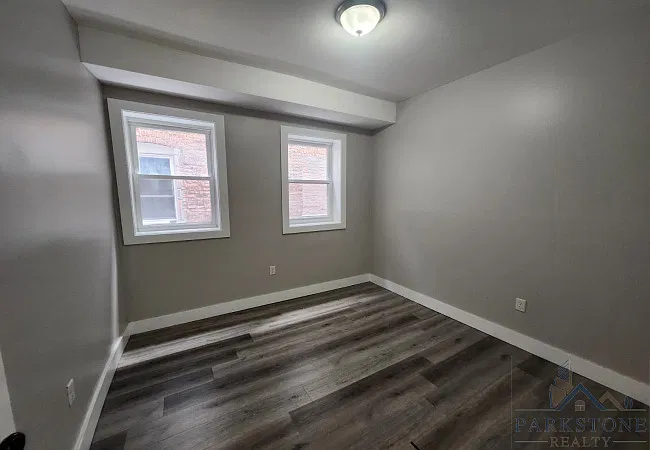 186 Hawthorne Ave — Photo 3