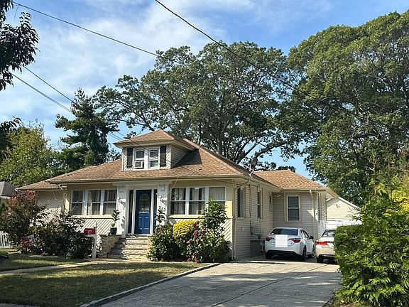 2nd image of 213 N Long Beach Ave