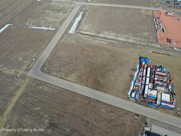 30J Street SW, Dickinson, ND 58601