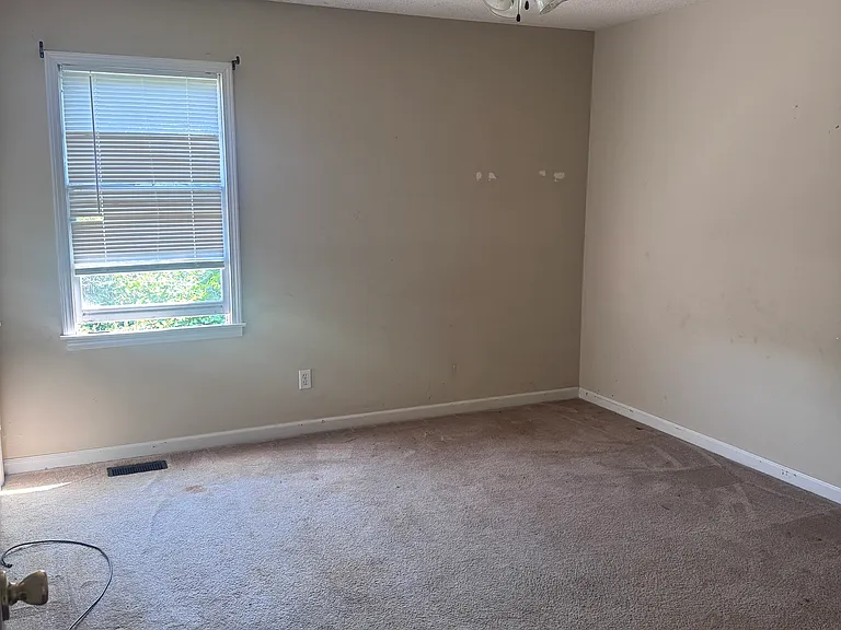 563 Hendrix Rd — Photo 9