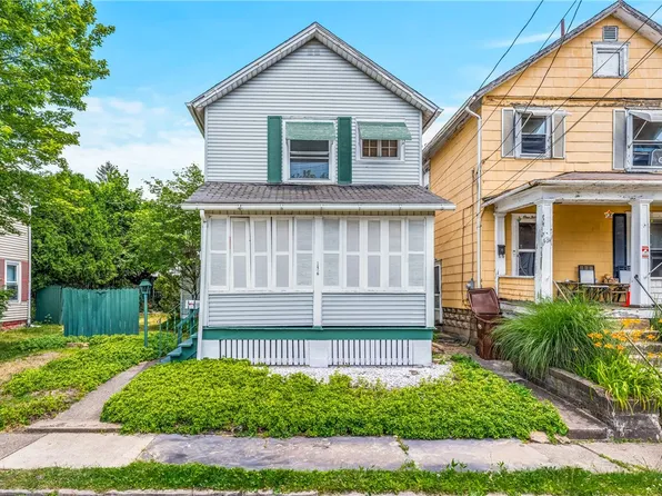 136 5th Ave, Sharon, PA 16146