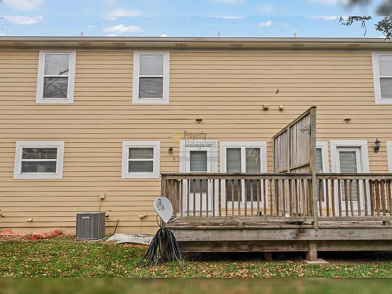 8938 Boehm Dr — Photo 24