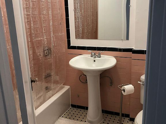 5th image of 1141 N Commonwealth Ave #1141