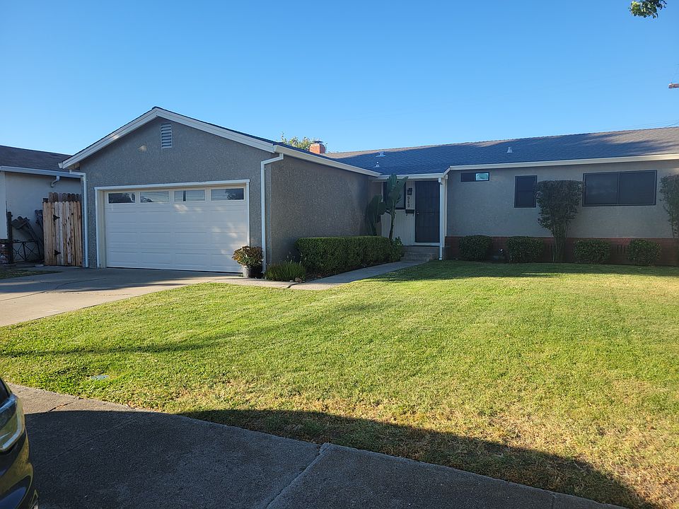 1st image of 940 Rolling Green Dr