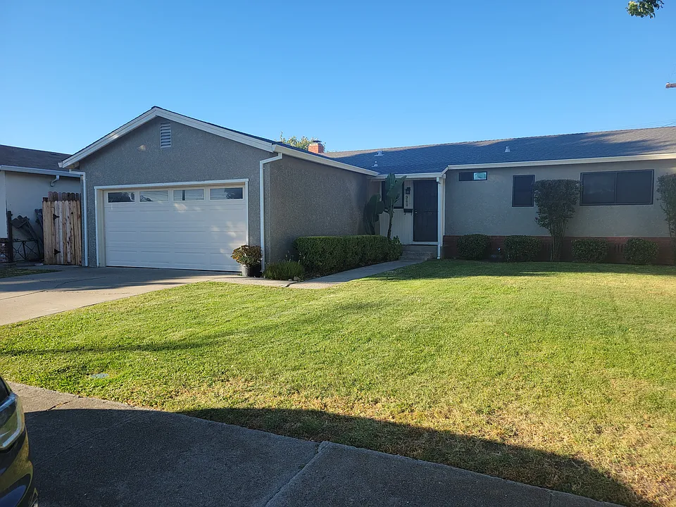 940 Rolling Green Dr